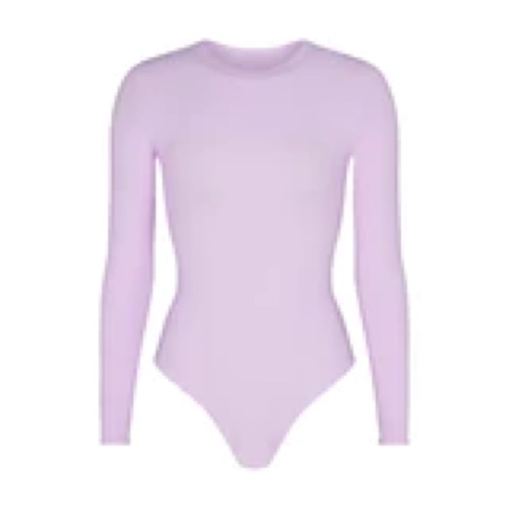 SKIMS FITS EVERYBODY LONG SLEEVE CREW NECK BODYSUIT | SUGAR PLUM - Picture 2 of 2